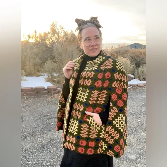 Vintage AMAZINGNESS!!! Embroidered Geometric Print Cape Brocade Stunning - Picture 1 of 9